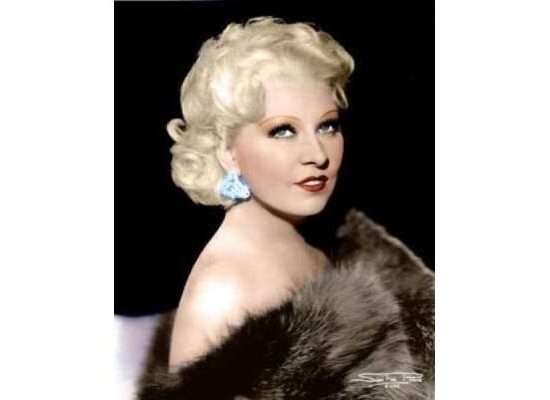 mae west , Summer Glow , lash trays , Summer Radiance, Festive Beauty, individuality, makeup and eyelash extensions, Earthly Elegance lash extensions, austin texas eye lash extensions, best lash studio, classic lash extensions